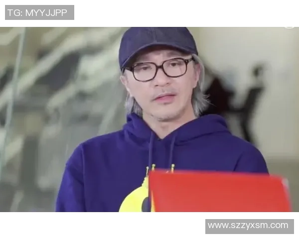 《从草根到巨星：揭示足球传奇人物背后的奋斗与荣耀》